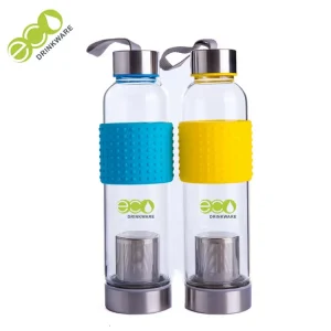 Garrafa de água de vidro borossilicato de parede simples com logótipo personalizado e manga de silicone