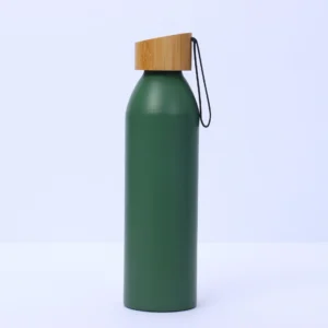 Green 600ml aluminum water bottle with natural bamboo lid and carry loop