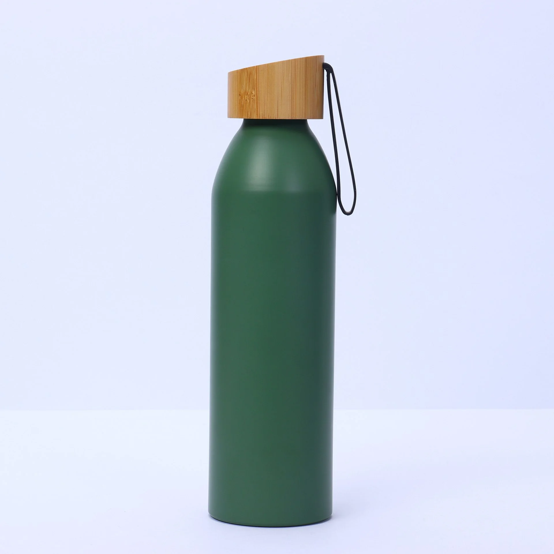 Green 600ml aluminum water bottle with natural bamboo lid and carry loop